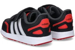Gesloten eerste stapjes ADIDAS