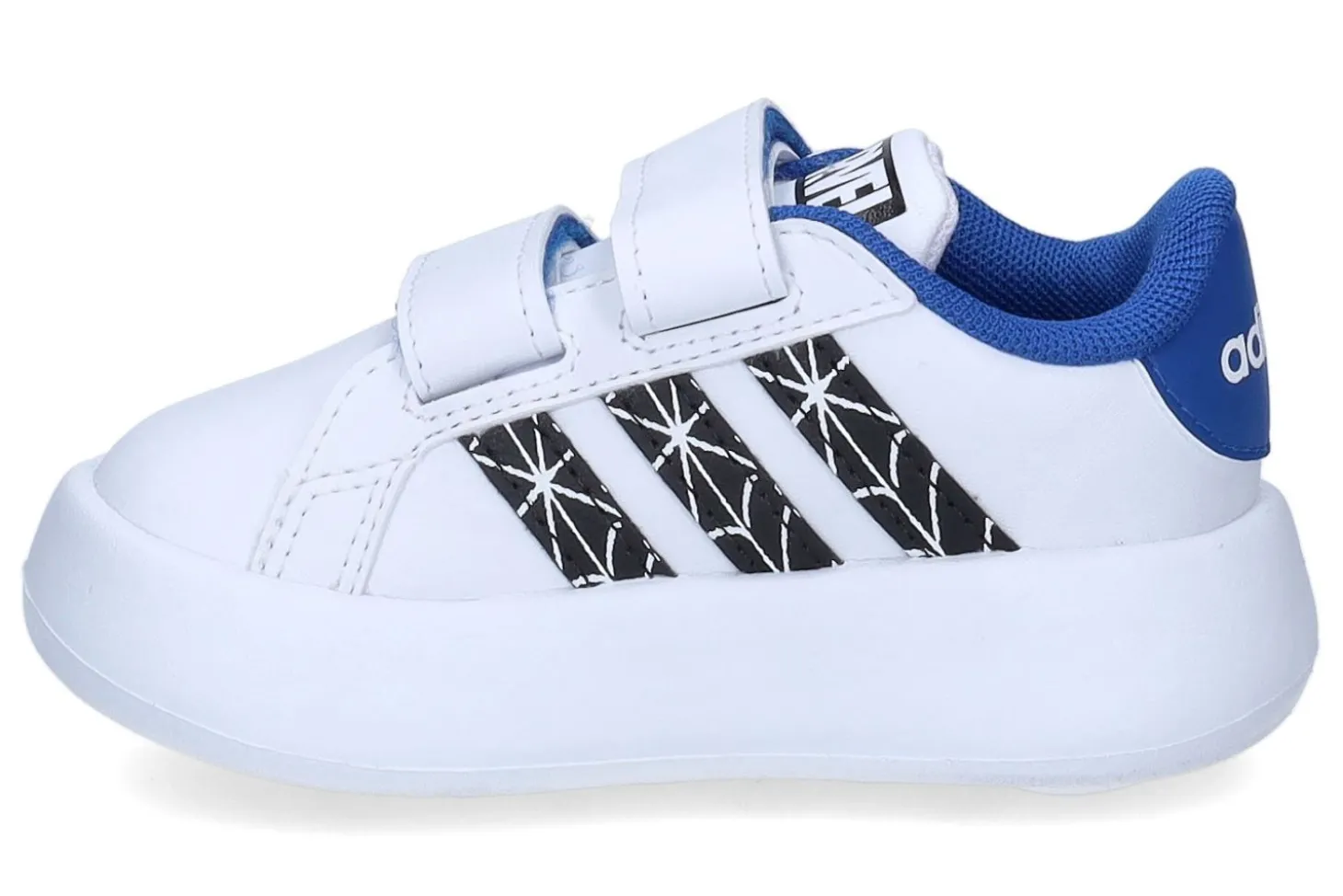 Gesloten eerste stapjes ADIDAS