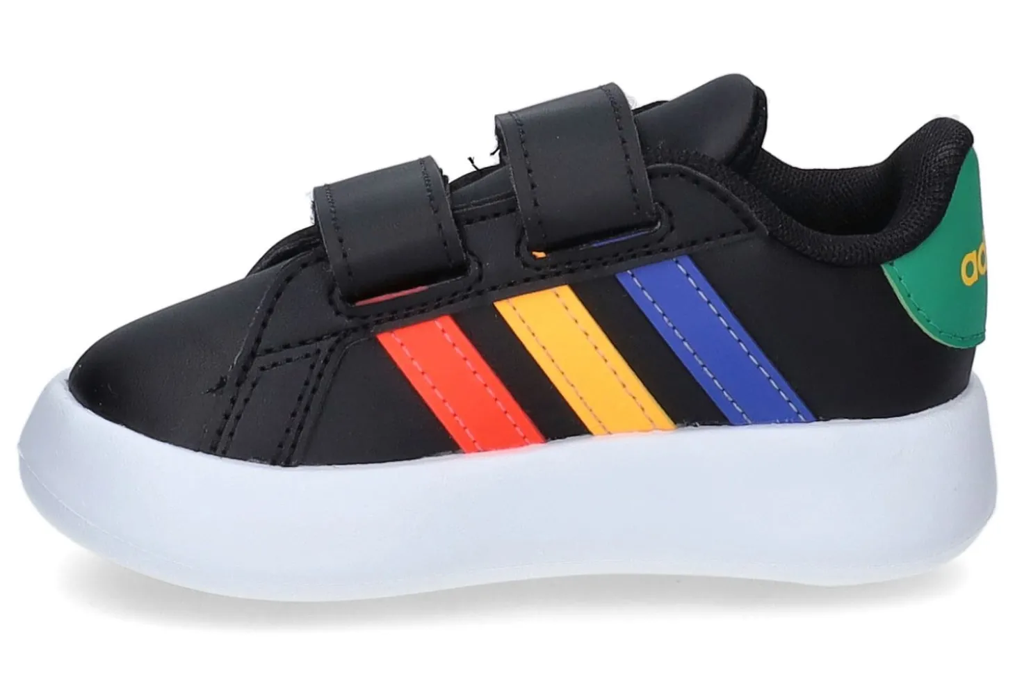 Gesloten eerste stapjes ADIDAS