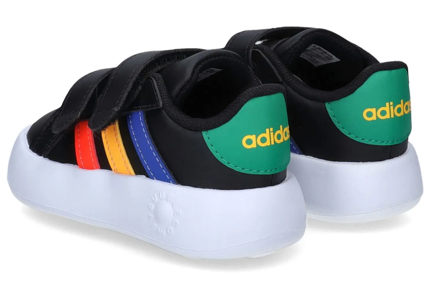 Gesloten eerste stapjes ADIDAS