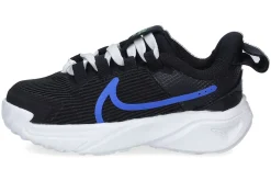 Gesloten eerste stapjes NIKE