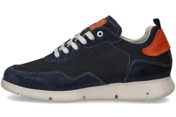 Lage sneakers ON FOOT