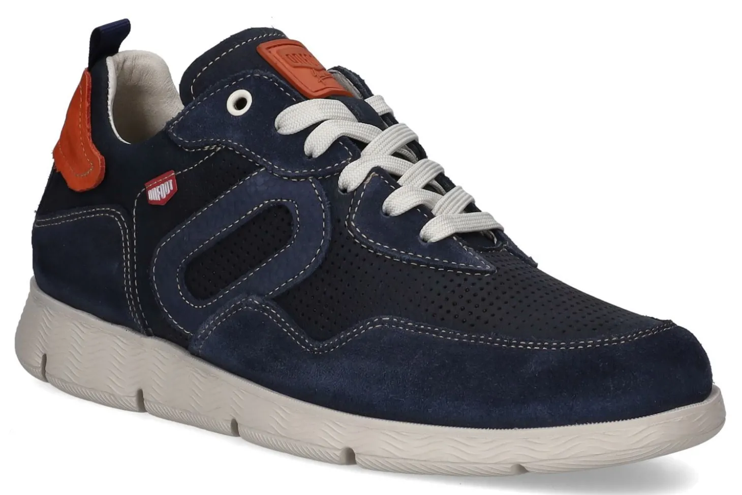 Lage sneakers ON FOOT