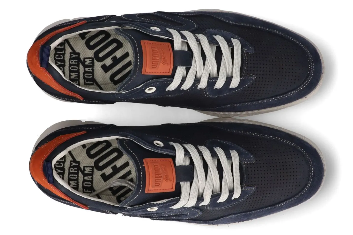Lage sneakers ON FOOT
