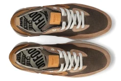 Lage sneakers ON FOOT