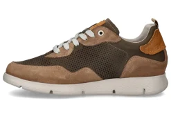 Lage sneakers ON FOOT