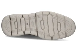 Lage sneakers ON FOOT