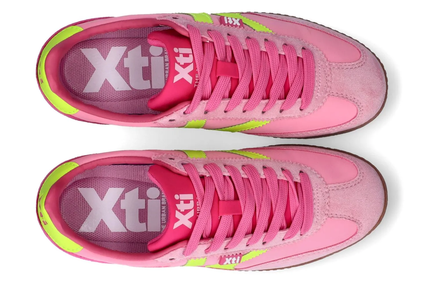 Lage sneakers XTI